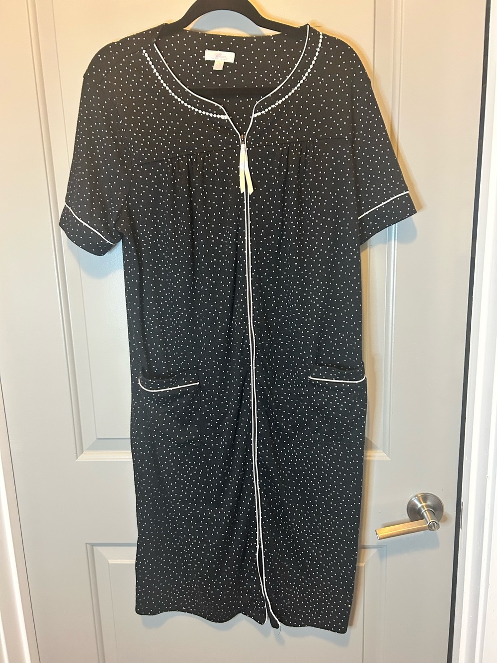 Black Polka Dot Y2K Zip-Front house coat/robe  with pockets.